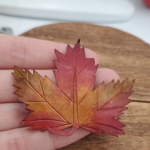 Autumn Leaf Brooch B441
